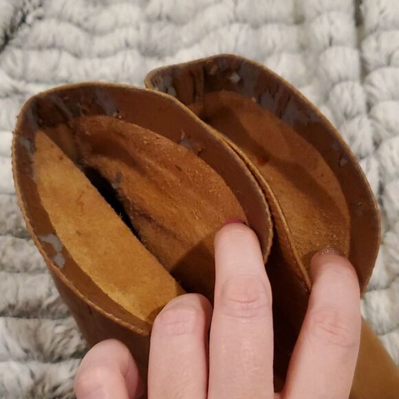 Beautiful light tan open toe BCBG booties - Picture 4 of 7